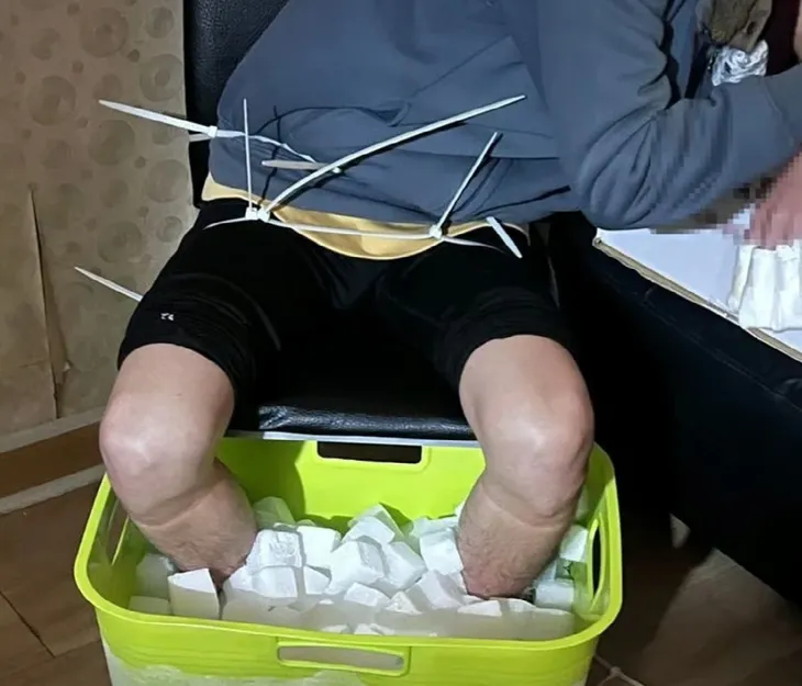 Ngâm chân trong đá lạnh 10 tiếng để lừa bảo hiểm, nam sinh viên bị cắt cụt cả hai bàn chân - Ảnh 1.