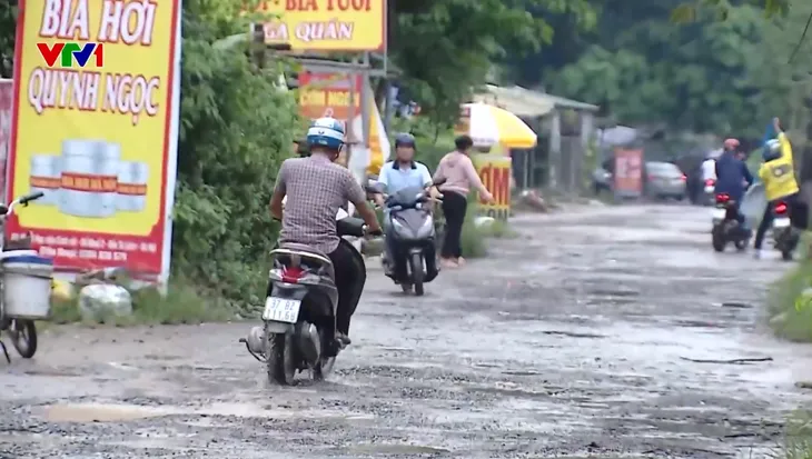 Tuyến đường nối vào Khu công nghiệp Nam Thăng Long (Hà Nội) thi công dở dang sau 17 năm- Ảnh 1.