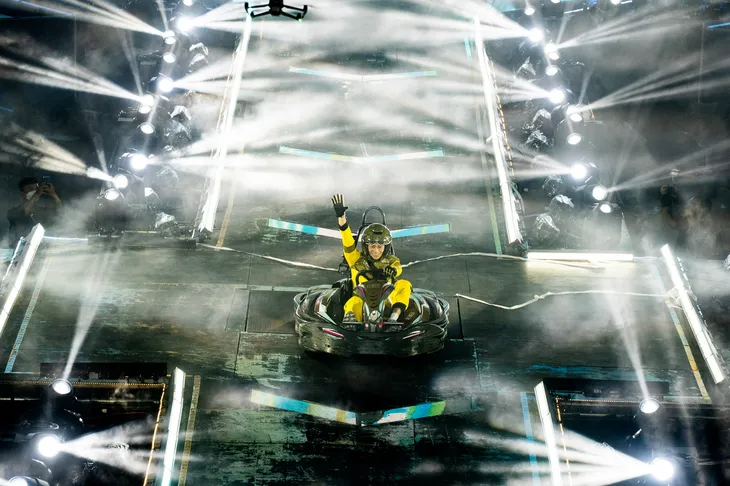 Sao quốc tế hủy show sát giờ diễn, Chi Pu, Mono cùng các Anh tài, Chị đẹp giữ "lửa" cho chương trình - Ảnh 9.