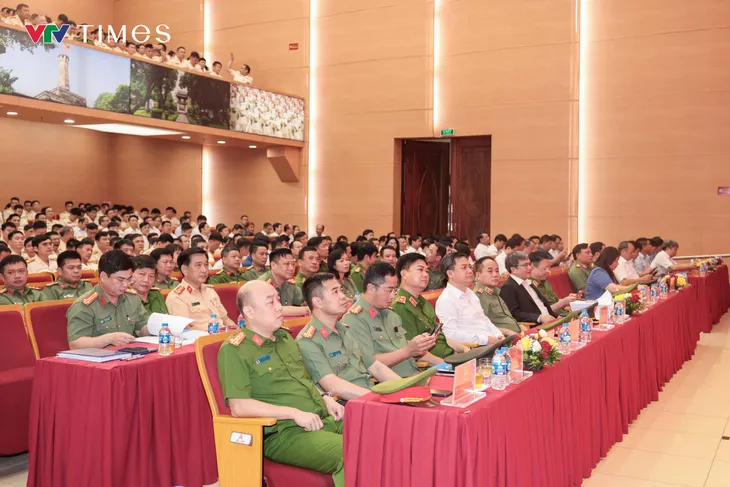 Hà Nội: Công bố ra mắt 126 Công an xã, phường theo mô hình tổ chức mới - Ảnh 1.