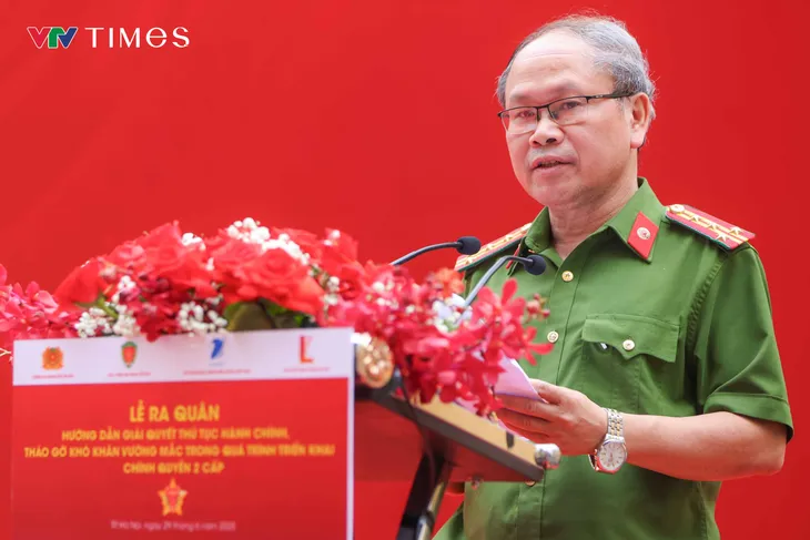 Công an Hà Nội ra quân hướng dẫn thủ tục hành chính triển khai chính quyền 2 cấp - Ảnh 3. Công an Hà Nội ra quân hướng dẫn thủ tục hành chính triển khai chính quyền 2 cấp - Ảnh 3.