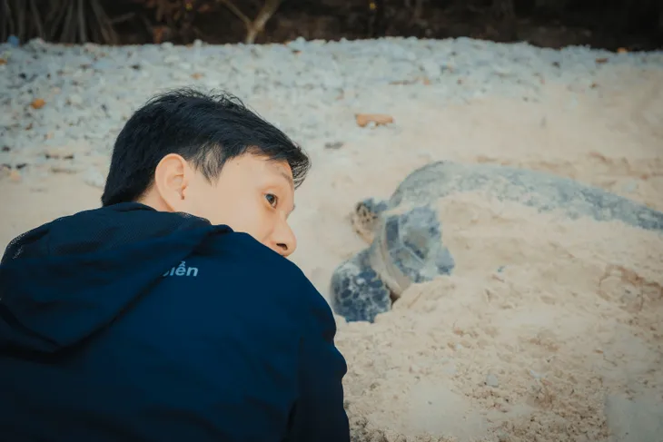 Côn Đảo qua hành trình của tình nguyện viên cứu hộ rùa biển - Ảnh 6.