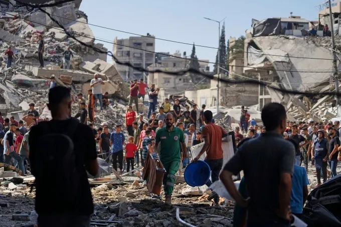 Hàng nghìn gia đình Palestine tiếp tục sơ tán khỏi miền Bắc Gaza- Ảnh 1. Hàng nghìn gia đình Palestine tiếp tục sơ tán khỏi miền Bắc Gaza- Ảnh 1.