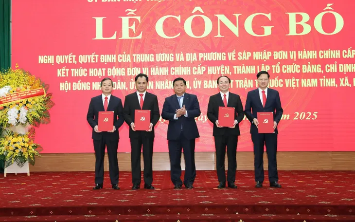 Ông Nguyễn Chí Dũng, Phó Thủ tướng Chính phủ trao các quyết định chỉ định Bí thư, Phó Bí thư Tỉnh ủy Thái Nguyên mới. Ông Nguyễn Chí Dũng, Phó Thủ tướng Chính phủ trao các quyết định chỉ định Bí thư, Phó Bí thư Tỉnh ủy Thái Nguyên mới.
