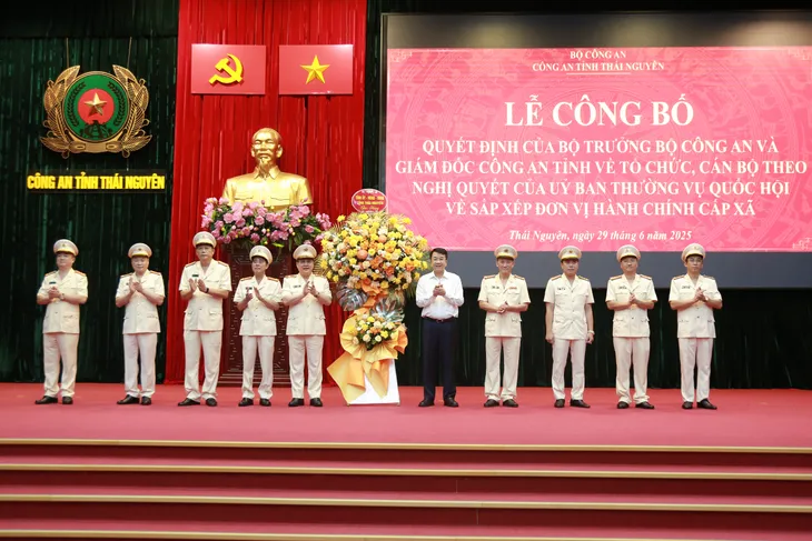 Công an Thái Nguyên công bố các quyết định về tổ chức, cán bộ sau sáp nhập - Ảnh 2.