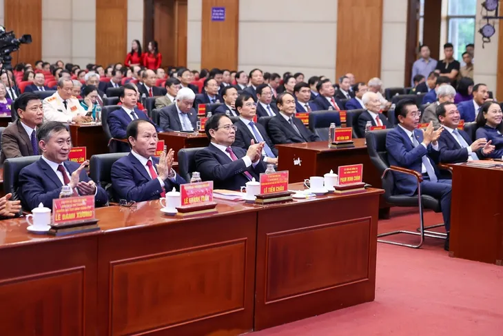 Thủ tướng: Hải Phòng (mới) gương mẫu, đi đầu xây dựng thành phố XHCN trong kỷ nguyên mới - Ảnh 1.