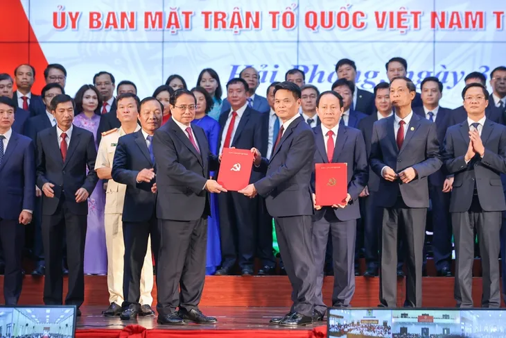 Thủ tướng: Hải Phòng (mới) gương mẫu, đi đầu xây dựng thành phố XHCN trong kỷ nguyên mới - Ảnh 3.