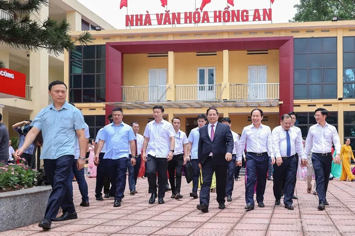 Thủ tướng: Tuyệt đối không để người dân "sợ hay ngại" khi đến cơ quan công quyền - Ảnh 1.