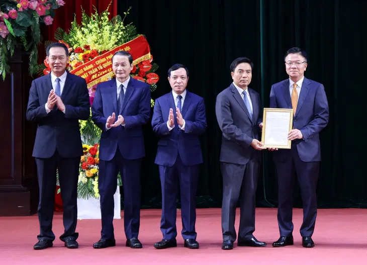 Phó Thủ tướng Lê Thành Long: Thanh Hóa sẽ nhanh chóng bắt nhịp công việc, thực hiện thắng lợi các mục tiêu phát triển- Ảnh 2. Phó Thủ tướng Lê Thành Long: Thanh Hóa sẽ nhanh chóng bắt nhịp công việc, thực hiện thắng lợi các mục tiêu phát triển- Ảnh 2.