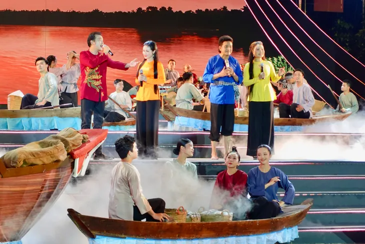 Rực rỡ đêm nghệ thuật mở đầu hành trình mới của TP Hồ Chí Minh- Ảnh 6. Rực rỡ đêm nghệ thuật mở đầu hành trình mới của TP Hồ Chí Minh- Ảnh 6.