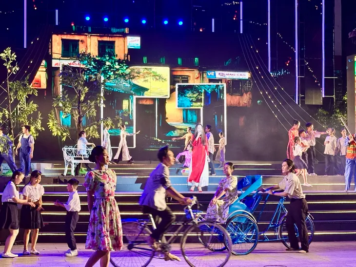Rực rỡ đêm nghệ thuật mở đầu hành trình mới của TP Hồ Chí Minh- Ảnh 7. Rực rỡ đêm nghệ thuật mở đầu hành trình mới của TP Hồ Chí Minh- Ảnh 7.