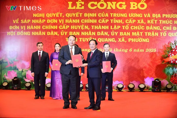 Lễ Công bố Nghị quyết, Quyết định sáp nhập Tuyên Quang, Hà Giang, hợp nhất đơn vị hành chính và công tác cán bộ - Ảnh 8.