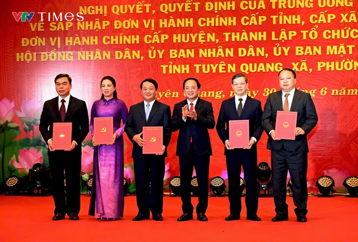 Lễ Công bố Nghị quyết, Quyết định sáp nhập Tuyên Quang, Hà Giang, hợp nhất đơn vị hành chính và công tác cán bộ - Ảnh 3.