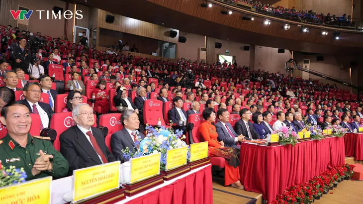 Lâm Đồng mới sau sáp nhập: Ông Y Thanh Hà Niê Kđăm làm Bí thư Tỉnh ủy, kiện toàn 29 Ủy viên Ban Thường vụ - Ảnh 1.