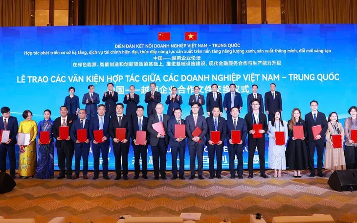 Lễ trao Biên bản ghi nhớ hợp tác giữa các doanh nghiệp Việt Nam – Trung Quốc, dưới sự chứng kiến của Thủ tướng Phạm Minh Chính Lễ trao Biên bản ghi nhớ hợp tác giữa các doanh nghiệp Việt Nam – Trung Quốc, dưới sự chứng kiến của Thủ tướng Phạm Minh Chính