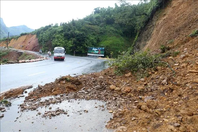Lên phương án phân luồng giao thông từ xa ứng phó mưa lớn ở Bắc Bộ - Ảnh 1.