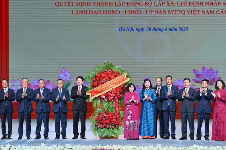 Chủ tịch nước Lương Cường: Mở ra không gian phát triển mới để Hà Nội phát huy tốt hơn nữa vai trò đầu tàu - Ảnh 1.