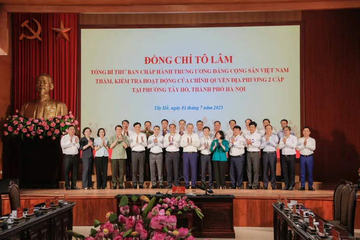 Tổng Bí thư Tô Lâm kiểm tra hoạt động của chính quyền địa phương hai cấp tại Hà Nội - Ảnh 12.