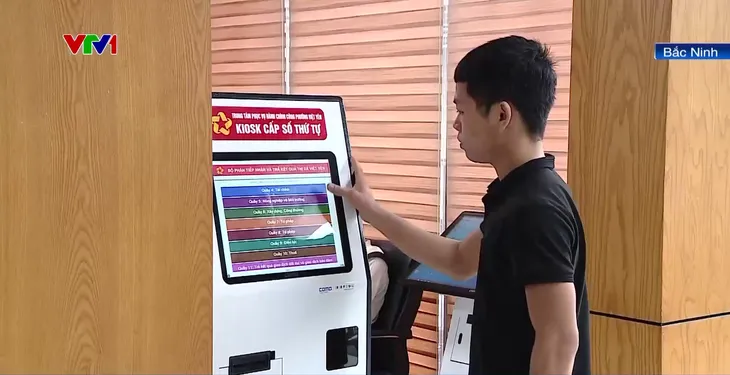 Ngày đầu vận hành bộ máy chính quyền địa phương hai cấp: Linh hoạt, ổn định, hướng tới phục vụ người dân - Ảnh 2.