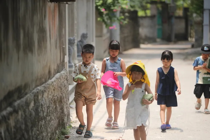 Bố ơi mình đi đâu thế - Tập 7: Hai con gái 'nội chiến', Neko Lê xử trí ra sao?- Ảnh 1.