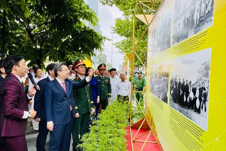 Nhìn lại hành trình cách mạng của Tồng bí thư Nguyễn Văn Linh qua ảnh - Ảnh 2.