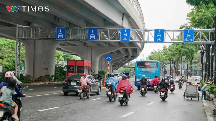 Thí điểm phân làn: Nhiều người dân còn lúng túng khi di chuyển - Ảnh 3.