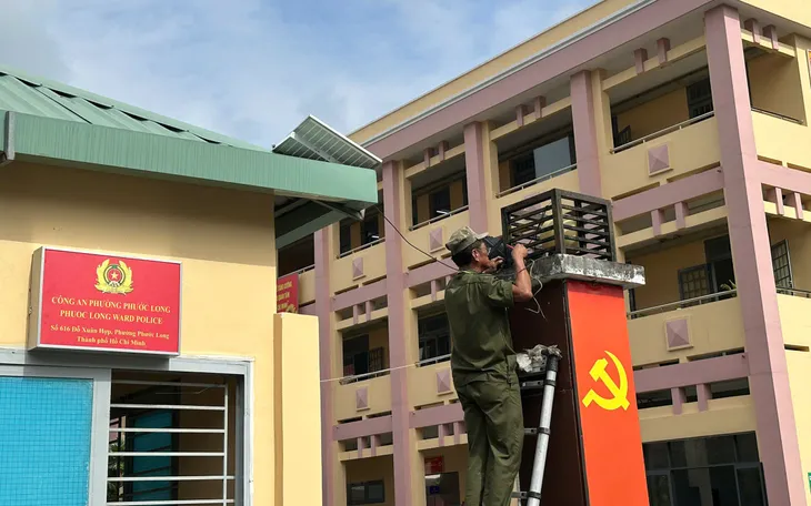 Bảng tên Công an phường Phước Long mới (địa bàn TP Thủ Đức cũ) được gắn lên tại trụ sở có địa chỉ số 616 đường Đỗ Xuân Hợp. Ảnh: Văn Nhật Bảng tên Công an phường Phước Long mới (địa bàn TP Thủ Đức cũ) được gắn lên tại trụ sở có địa chỉ số 616 đường Đỗ Xuân Hợp. Ảnh: Văn Nhật