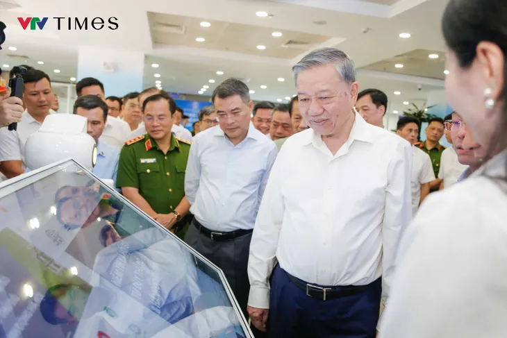 Tổng Bí thư Tô Lâm kiểm tra hoạt động của chính quyền địa phương hai cấp tại Hà Nội - Ảnh 2.
