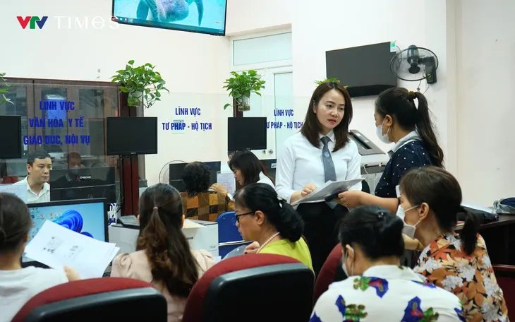 Hà Nội trong ngày đầu chính quyền địa phương hai cấp đi vào hoạt động - Ảnh 4.
