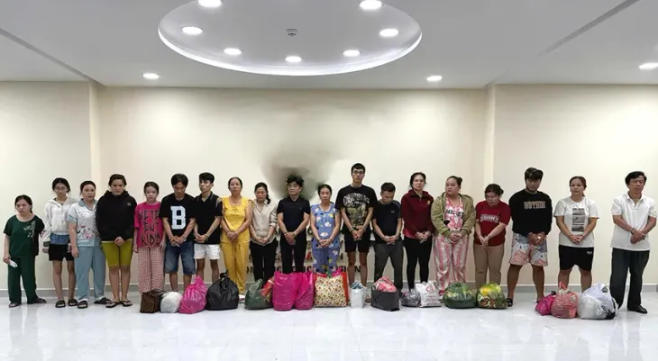 Bắt vợ chồng cầm đầu đường dây sản xuất dầu gió Con Ó giả - Ảnh 4.