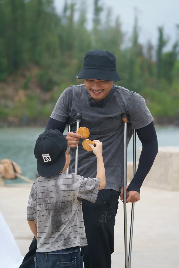 Duy Hưng và bé Bean: Bố kiên cường, con giàu yêu thương - Ảnh 3.