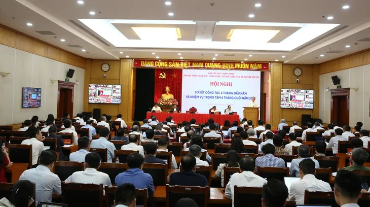 Tạo chuyển biến thực chất, mạnh mẽ trong phát triển khoa học, công nghệ, đổi mới sáng tạo, chuyển đổi số - Ảnh 2.