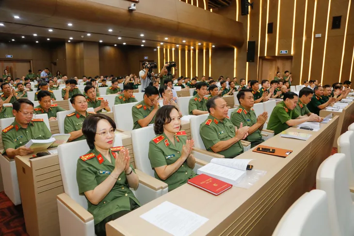 Hội thảo khoa học cấp Quốc gia "Sự phát triển của Việt Nam trong kỷ nguyên mới và những vấn đề đặt ra đối với sự nghiệp bảo vệ Tổ quốc - Lý luận và thực tiễn". - Ảnh 4.