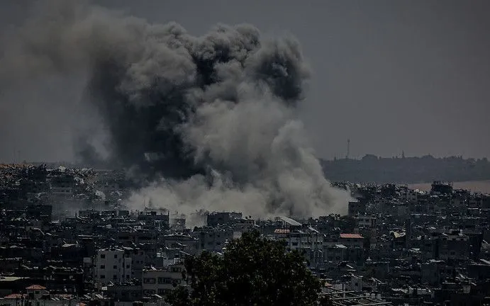 Một trường học được sử dụng làm nơi trú ẩn tan hoang sau khi bị Israel không kích, tại thành phố Gaza, ngày 3/7 (Ảnh: AP)
Một trường học được sử dụng làm nơi trú ẩn tan hoang sau khi bị Israel không kích, tại thành phố Gaza, ngày 3/7 (Ảnh: AP)