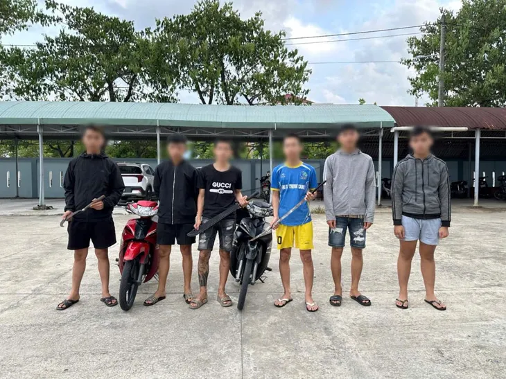 Bắt nhóm thanh thiếu niên dùng mã tấu tấn công thiếu niên 16 tuổi trọng thương - Ảnh 1.