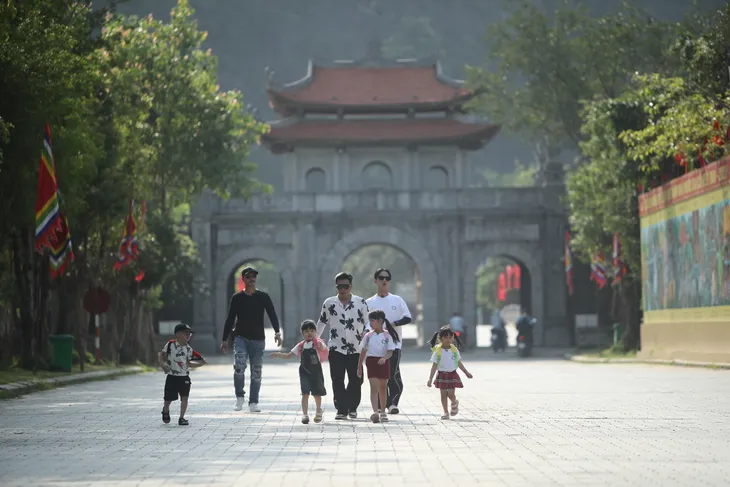 'Bố ơi mình đi đâu thế' đưa các con chạm tay vào di sản văn hóa truyền thống - Ảnh 6.