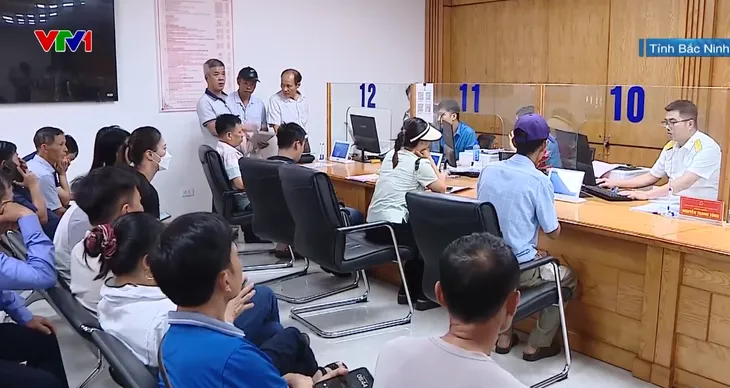 Vận hành chính quyền địa phương 2 cấp: Cần nâng cao năng lực cán bộ, thay đổi tư duy phục vụ - Ảnh 1.