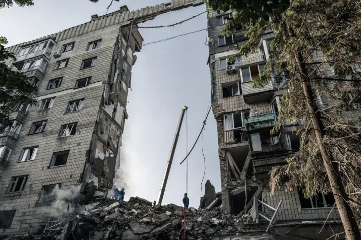 Chính quyền Kiev: Nga gia tăng tấn công khắp Ukraine bằng bom chùm, thương vong liên tục tăng - Ảnh 1.