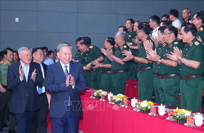 Tổng Bí thư Tô Lâm, các đồng chí lãnh đạo Đảng, Nhà nước, Bộ Quốc phòng đến dự buổi giao lưu. Tổng Bí thư Tô Lâm, các đồng chí lãnh đạo Đảng, Nhà nước, Bộ Quốc phòng đến dự buổi giao lưu.