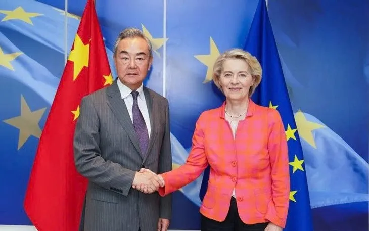 Ngoại trưởng Trung Quốc và Chủ tịch Ủy ban châu Âu trong cuộc gặp tại Brussels, Bỉ (Ảnh: Tân Hoa Xã) Ngoại trưởng Trung Quốc và Chủ tịch Ủy ban châu Âu trong cuộc gặp tại Brussels, Bỉ (Ảnh: Tân Hoa Xã)