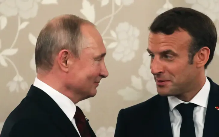 Tổng thống Pháp Emmanuel Macron (phải) và Tổng thống Nga Vladimir Putin tham dự cuộc họp song phương bên lề Hội nghị thượng đỉnh G20 tại Osaka, Nhật Bản vào ngày 28/6/2019. (Ảnh: AFP/Getty Images) Tổng thống Pháp Emmanuel Macron (phải) và Tổng thống Nga Vladimir Putin tham dự cuộc họp song phương bên lề Hội nghị thượng đỉnh G20 tại Osaka, Nhật Bản vào ngày 28/6/2019. (Ảnh: AFP/Getty Images)