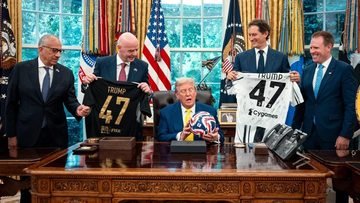 Tổng thống Trump nới lỏng chính sách biên giới để chuẩn bị cho World Cup - Ảnh 1.