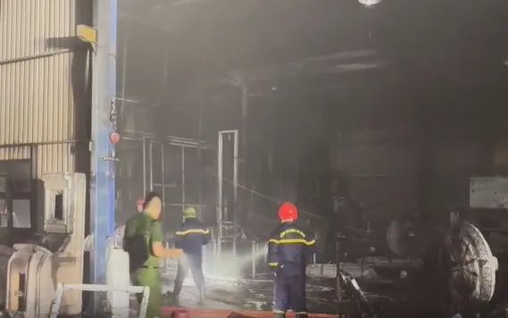 Lực lượng chức năng triển khai chữa cháy tại hiện trường. Nguồn: CA Đà Nẵng