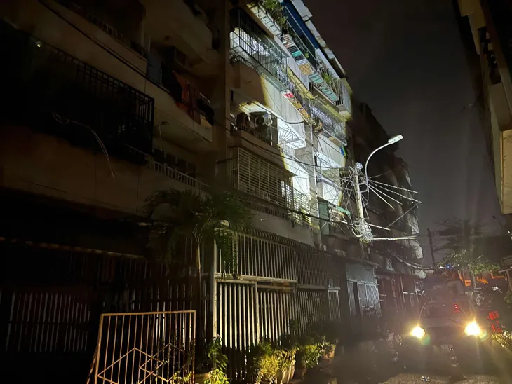 Chủ tịch UBND TP Hồ Chí Minh đến hiện trường chỉ đạo khắc phục vụ cháy làm 8 người tử vong - Ảnh 5.