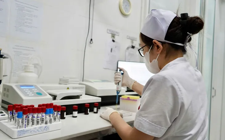 Gần 900 trẻ Nghệ An nhiễm giun, sán chó mèo