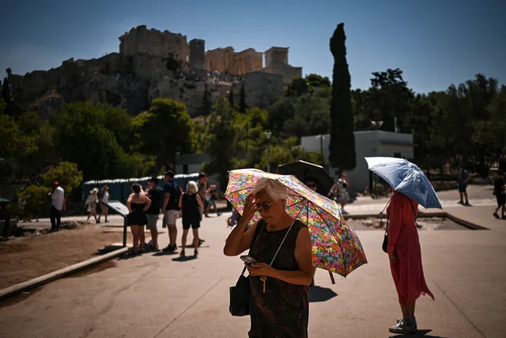 Hy lạp đóng cửa một phần di tích Acropolis trong đợt nắng nóng như thiêu đốt - Ảnh 1.
