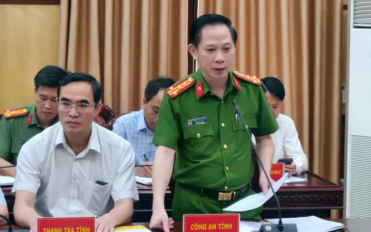 Đại tá Trịnh Văn Giang - Phó Giám đốc Công an tỉnh Thanh Hóa thông tin tại buổi họp báo. (Ảnh: PLO)