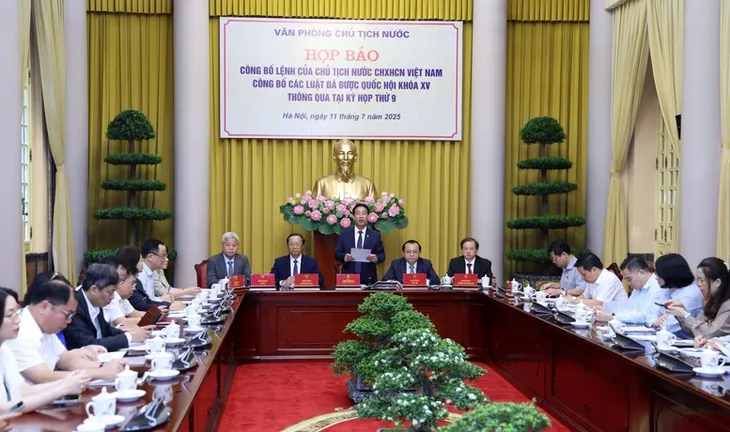 Văn phòng Chủ tịch nước tổ chức họp báo công bố Lệnh của Chủ tịch nước công bố 9 luật được Quốc hội khóa XV, kỳ họp thứ 9 thông qua Văn phòng Chủ tịch nước tổ chức họp báo công bố Lệnh của Chủ tịch nước công bố 9 luật được Quốc hội khóa XV, kỳ họp thứ 9 thông qua