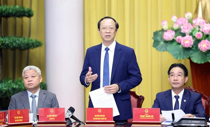 Thứ trưởng Bộ Giáo dục và Đào tạo Phạm Ngọc Thưởng phát biểu tại buổi họp báo Thứ trưởng Bộ Giáo dục và Đào tạo Phạm Ngọc Thưởng phát biểu tại buổi họp báo