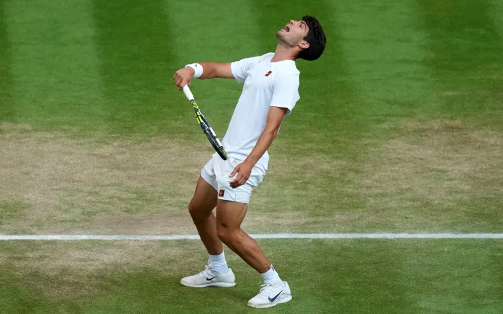 Vì sao Alcaraz tuột mất danh hiệu Wimbledon vào tay Sinner?